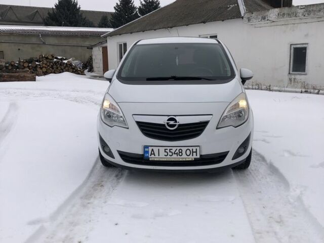 Белый Опель Мерива, объемом двигателя 1.7 л и пробегом 225 тыс. км за 6900 $, фото 1 на Automoto.ua