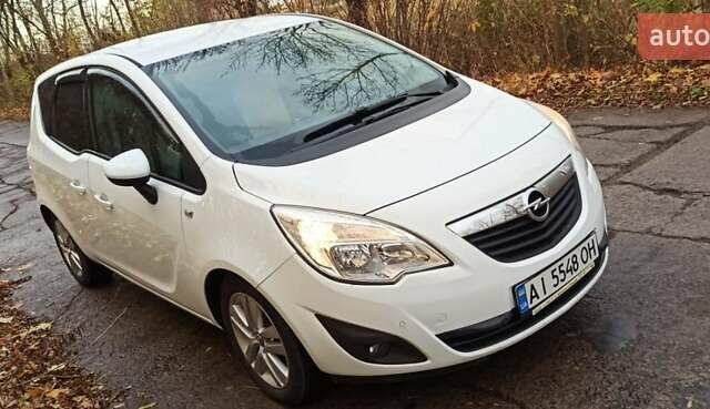 Белый Опель Мерива, объемом двигателя 1.69 л и пробегом 340 тыс. км за 6000 $, фото 1 на Automoto.ua