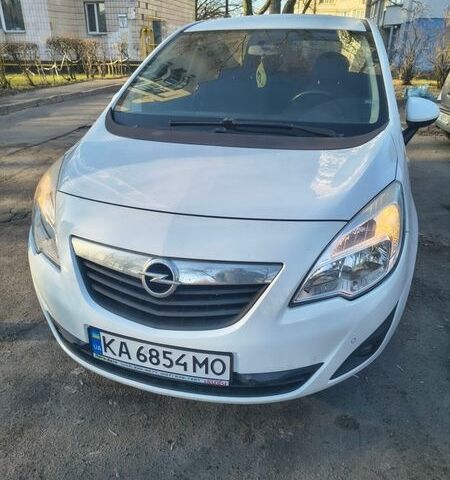 Белый Опель Мерива, объемом двигателя 1.69 л и пробегом 185 тыс. км за 6200 $, фото 1 на Automoto.ua