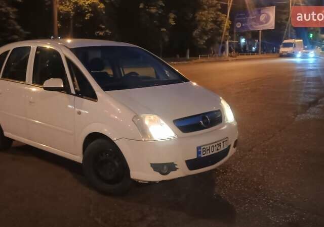 Белый Опель Мерива, объемом двигателя 1.3 л и пробегом 200 тыс. км за 3800 $, фото 1 на Automoto.ua
