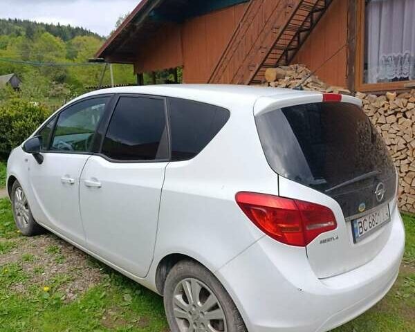 Белый Опель Мерива, объемом двигателя 1.3 л и пробегом 290 тыс. км за 5200 $, фото 1 на Automoto.ua