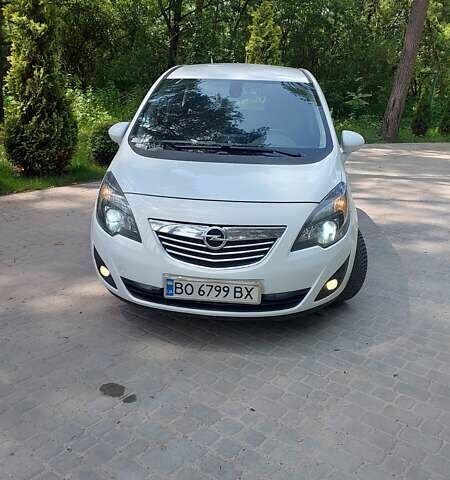 Белый Опель Мерива, объемом двигателя 1.69 л и пробегом 283 тыс. км за 7900 $, фото 1 на Automoto.ua
