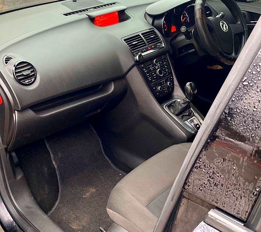 Чорний Опель Меріва, об'ємом двигуна 1.4 л та пробігом 150 тис. км за 3000 $, фото 1 на Automoto.ua