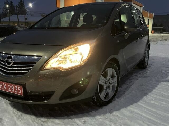 Коричневий Опель Меріва, об'ємом двигуна 1.4 л та пробігом 156 тис. км за 8184 $, фото 1 на Automoto.ua