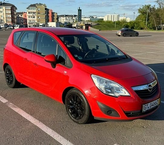 Красный Опель Мерива, объемом двигателя 1.25 л и пробегом 254 тыс. км за 8700 $, фото 1 на Automoto.ua