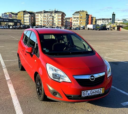Червоний Опель Меріва, об'ємом двигуна 1.3 л та пробігом 258 тис. км за 9000 $, фото 1 на Automoto.ua