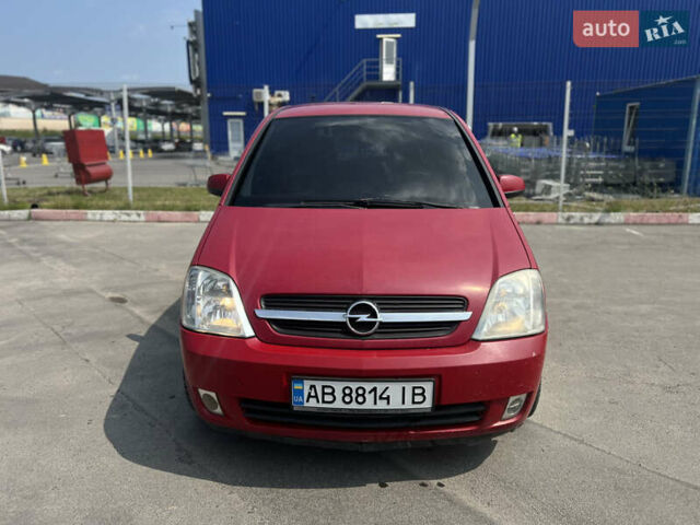 Красный Опель Мерива, объемом двигателя 1.6 л и пробегом 272 тыс. км за 2000 $, фото 1 на Automoto.ua