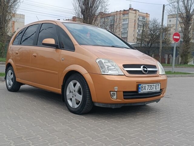 Желтый Опель Мерива, объемом двигателя 1.6 л и пробегом 230 тыс. км за 4000 $, фото 1 на Automoto.ua