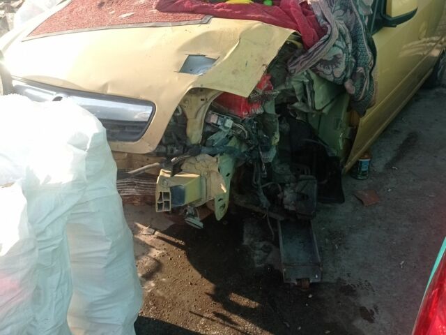 Желтый Опель Мерива, объемом двигателя 1.7 л и пробегом 300 тыс. км за 1200 $, фото 1 на Automoto.ua