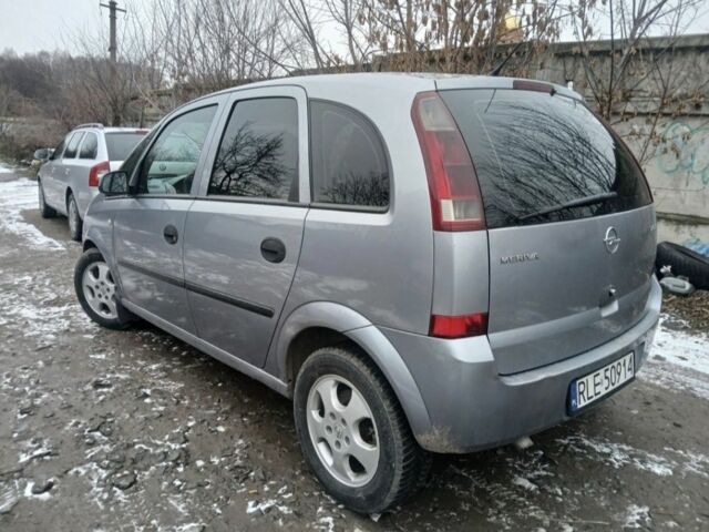 Серый Опель Мерива, объемом двигателя 1.7 л и пробегом 321 тыс. км за 1000 $, фото 1 на Automoto.ua