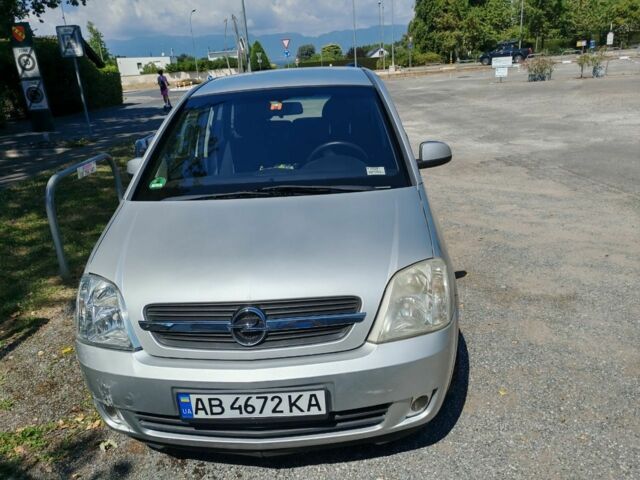 Серый Опель Мерива, объемом двигателя 1.6 л и пробегом 156 тыс. км за 4000 $, фото 1 на Automoto.ua