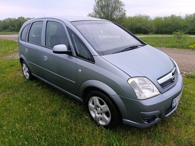 Серый Опель Мерива, объемом двигателя 1.8 л и пробегом 330 тыс. км за 3600 $, фото 1 на Automoto.ua