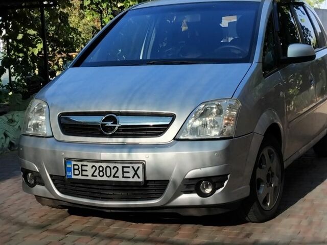 Серый Опель Мерива, объемом двигателя 1.7 л и пробегом 200 тыс. км за 4000 $, фото 1 на Automoto.ua