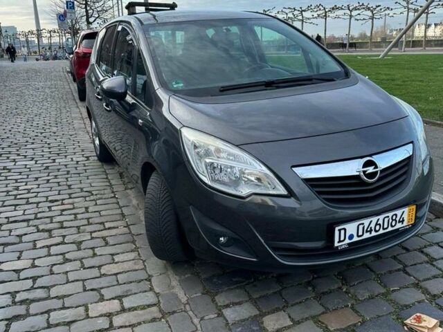 Серый Опель Мерива, объемом двигателя 1.4 л и пробегом 275 тыс. км за 3400 $, фото 1 на Automoto.ua