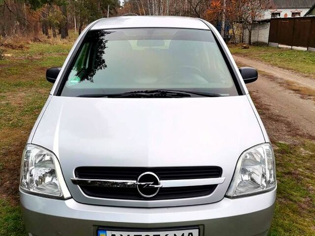 Серый Опель Мерива, объемом двигателя 1.6 л и пробегом 220 тыс. км за 4400 $, фото 1 на Automoto.ua
