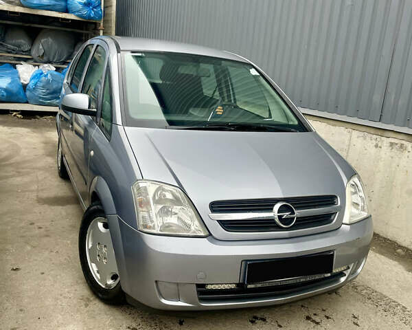 Серый Опель Мерива, объемом двигателя 1.6 л и пробегом 210 тыс. км за 4400 $, фото 1 на Automoto.ua