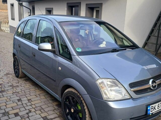 Серый Опель Мерива, объемом двигателя 1.6 л и пробегом 244 тыс. км за 4000 $, фото 1 на Automoto.ua