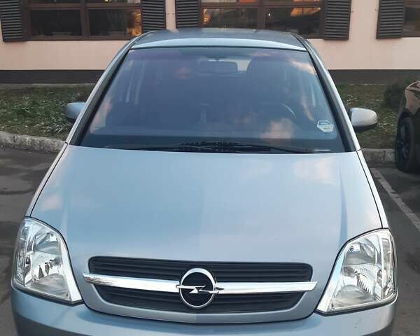 Серый Опель Мерива, объемом двигателя 1.6 л и пробегом 240 тыс. км за 4200 $, фото 1 на Automoto.ua