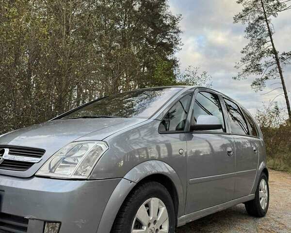 Серый Опель Мерива, объемом двигателя 1.69 л и пробегом 262 тыс. км за 3900 $, фото 1 на Automoto.ua