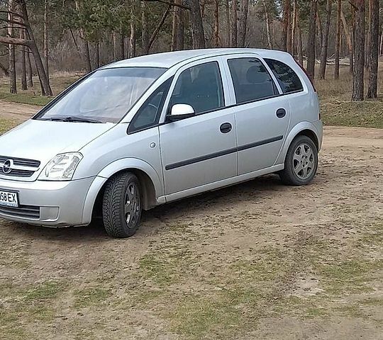 Серый Опель Мерива, объемом двигателя 1.69 л и пробегом 340 тыс. км за 6700 $, фото 1 на Automoto.ua