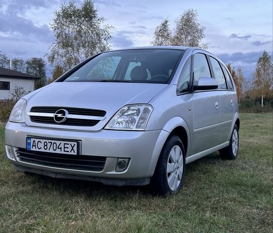 Серый Опель Мерива, объемом двигателя 1.7 л и пробегом 304 тыс. км за 5000 $, фото 1 на Automoto.ua