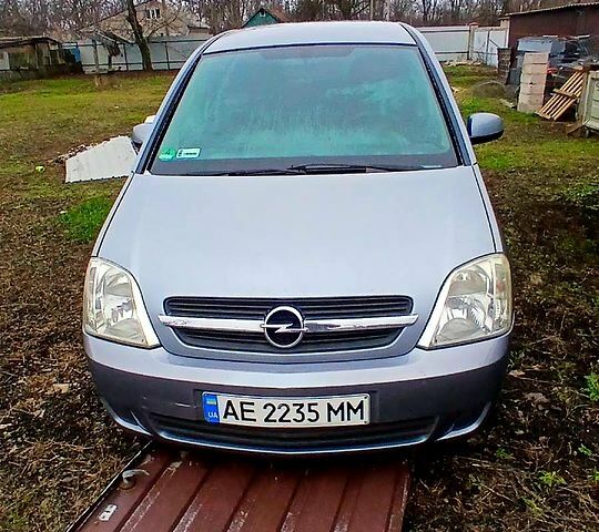 Серый Опель Мерива, объемом двигателя 1.4 л и пробегом 24000 тыс. км за 1840 $, фото 1 на Automoto.ua