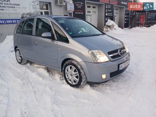Серый Опель Мерива, объемом двигателя 1.6 л и пробегом 272 тыс. км за 4500 $, фото 1 на Automoto.ua