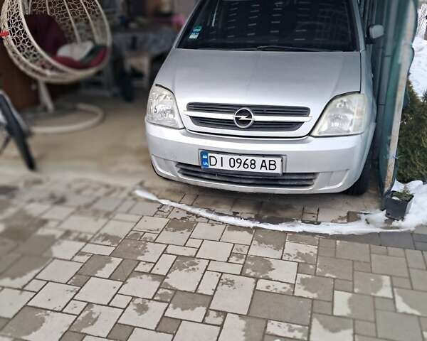 Серый Опель Мерива, объемом двигателя 1.6 л и пробегом 262 тыс. км за 2799 $, фото 1 на Automoto.ua