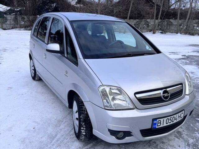 Серый Опель Мерива, объемом двигателя 1.6 л и пробегом 250 тыс. км за 4200 $, фото 1 на Automoto.ua