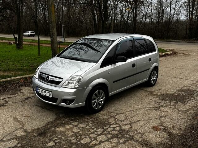 Сірий Опель Меріва, об'ємом двигуна 1.6 л та пробігом 260 тис. км за 4800 $, фото 1 на Automoto.ua