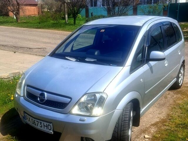 Сірий Опель Меріва, об'ємом двигуна 1.6 л та пробігом 290 тис. км за 3800 $, фото 1 на Automoto.ua