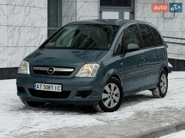 Серый Опель Мерива, объемом двигателя 1.36 л и пробегом 250 тыс. км за 3499 $, фото 1 на Automoto.ua