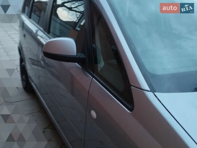 Серый Опель Мерива, объемом двигателя 1.6 л и пробегом 230 тыс. км за 4800 $, фото 1 на Automoto.ua