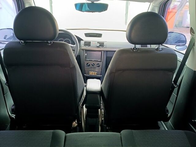 Серый Опель Мерива, объемом двигателя 1.6 л и пробегом 115 тыс. км за 3900 $, фото 1 на Automoto.ua