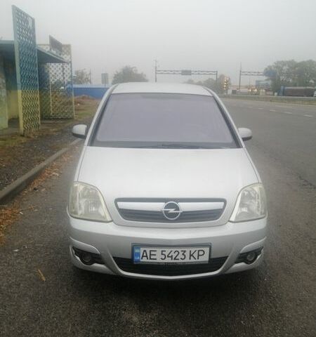Серый Опель Мерива, объемом двигателя 1.25 л и пробегом 305 тыс. км за 4000 $, фото 1 на Automoto.ua