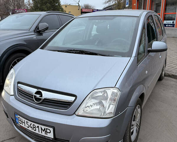 Серый Опель Мерива, объемом двигателя 1.6 л и пробегом 223 тыс. км за 3800 $, фото 1 на Automoto.ua
