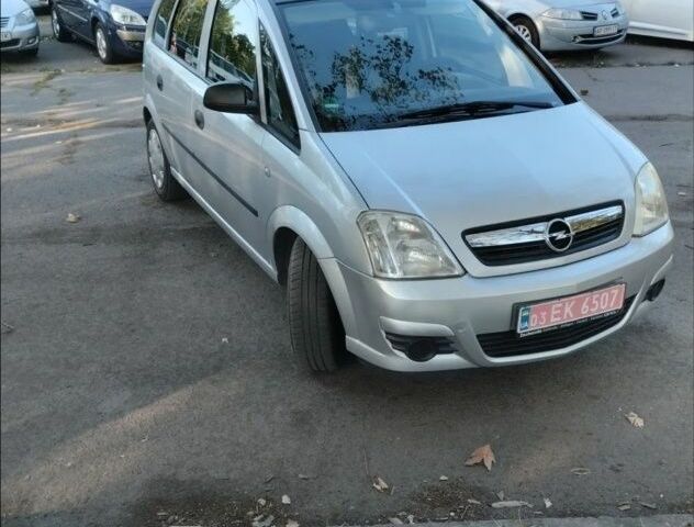 Серый Опель Мерива, объемом двигателя 0 л и пробегом 206 тыс. км за 4000 $, фото 1 на Automoto.ua