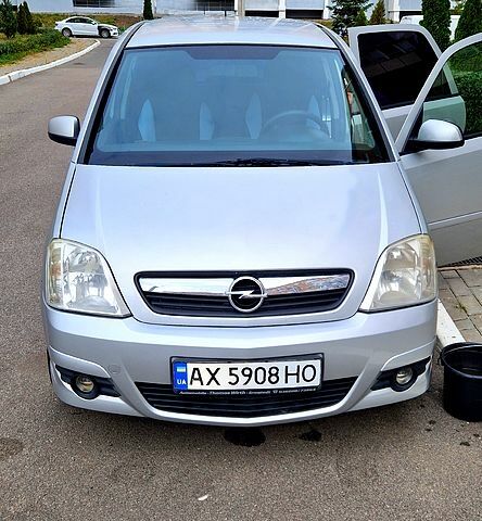 Серый Опель Мерива, объемом двигателя 1.6 л и пробегом 183 тыс. км за 3600 $, фото 1 на Automoto.ua