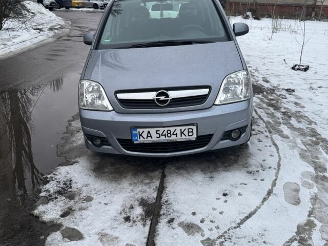 Серый Опель Мерива, объемом двигателя 1.6 л и пробегом 207 тыс. км за 3600 $, фото 1 на Automoto.ua