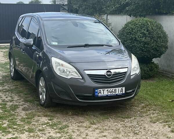 Серый Опель Мерива, объемом двигателя 1.25 л и пробегом 258 тыс. км за 5500 $, фото 1 на Automoto.ua