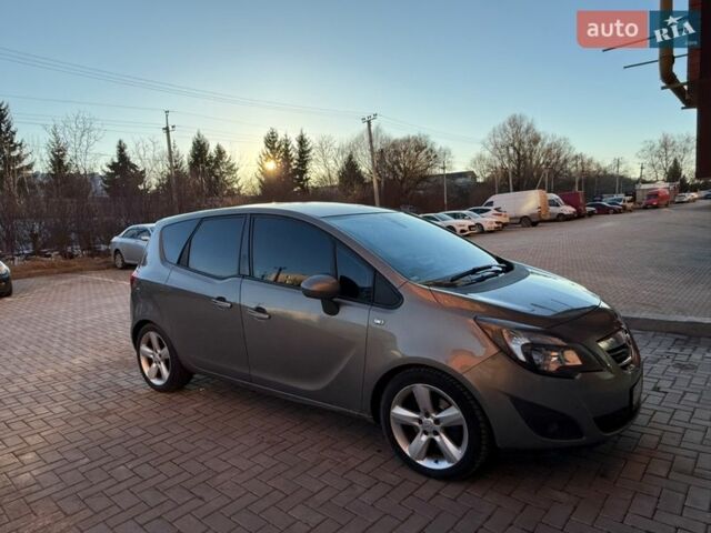 Серый Опель Мерива, объемом двигателя 1.7 л и пробегом 210 тыс. км за 8700 $, фото 1 на Automoto.ua