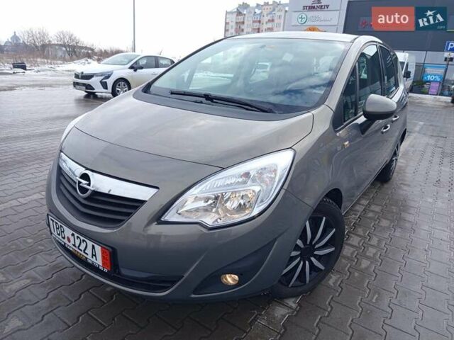 Серый Опель Мерива, объемом двигателя 1.36 л и пробегом 134 тыс. км за 6000 $, фото 1 на Automoto.ua