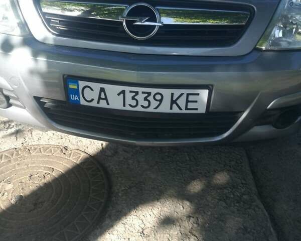 Серый Опель Мерива, объемом двигателя 1.36 л и пробегом 300 тыс. км за 6750 $, фото 1 на Automoto.ua