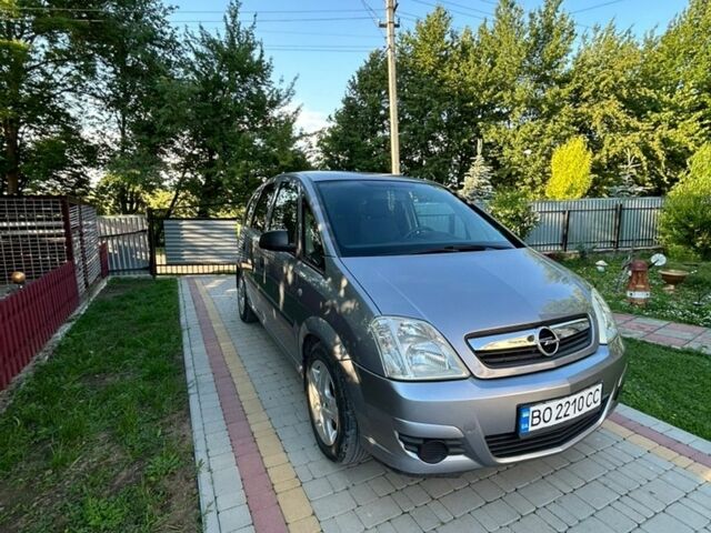 Серый Опель Мерива, объемом двигателя 1.36 л и пробегом 215 тыс. км за 4200 $, фото 1 на Automoto.ua