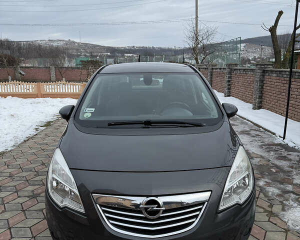 Серый Опель Мерива, объемом двигателя 1.25 л и пробегом 180 тыс. км за 5950 $, фото 1 на Automoto.ua