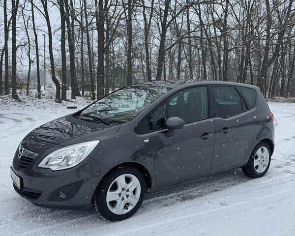 Сірий Опель Меріва, об'ємом двигуна 1.4 л та пробігом 203 тис. км за 6800 $, фото 1 на Automoto.ua