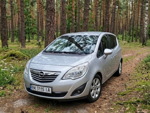 Серый Опель Мерива, объемом двигателя 1.69 л и пробегом 196 тыс. км за 6500 $, фото 1 на Automoto.ua