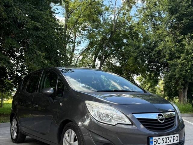 Сірий Опель Меріва, об'ємом двигуна 1.7 л та пробігом 162 тис. км за 8000 $, фото 1 на Automoto.ua