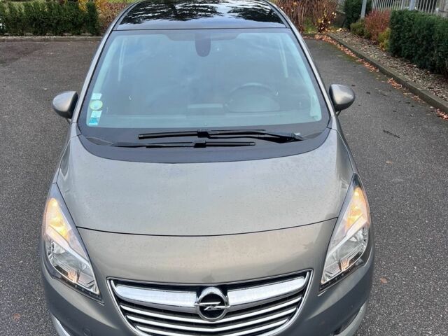 Серый Опель Мерива, объемом двигателя 1.6 л и пробегом 160 тыс. км за 8000 $, фото 1 на Automoto.ua