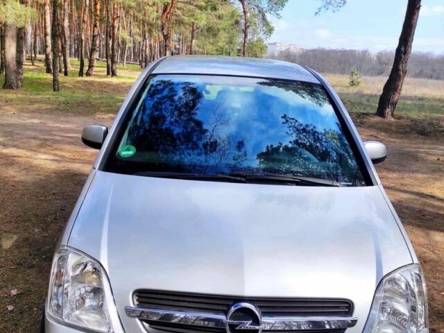 Серый Опель Мерива, объемом двигателя 0 л и пробегом 245 тыс. км за 4800 $, фото 1 на Automoto.ua